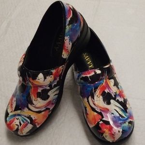 Savvy nursing shoes